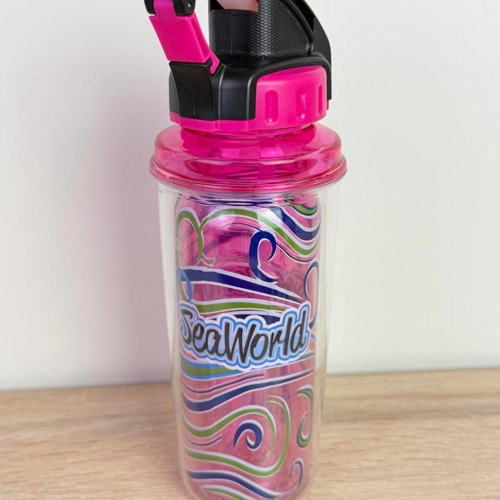 SeaWorld 20oz Double Wall Insulated Drink Bottle Cup Pink Sipper Lid Tumbler